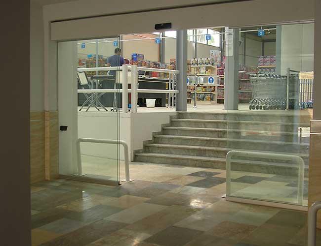 puerta automatica de cristal supermercado